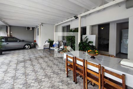 Casa à venda com 347m², 3 quartos e 4 vagasQuintal - Garagem