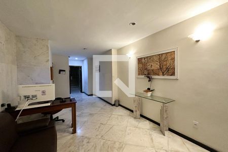 Apartamento à venda com 122m², 3 quartos e 1 vaga Apartamento à venda com 122m², 3 quartos e 1 vagaEntrada