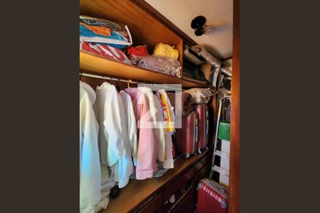 Suíte - Closet de casa à venda com 5 quartos, 350m² em Vila Butantã, São Paulo