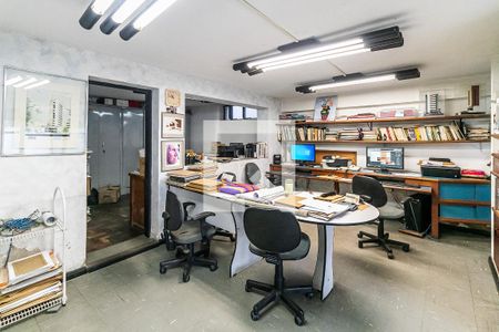 Casa à venda com 231m², 3 quartos e 2 vagas Casa à venda com 231m², 3 quartos e 2 vagasEscritório