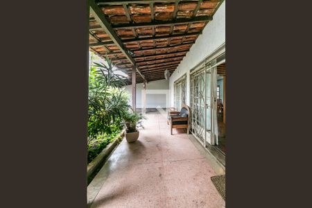 Casa à venda com 231m², 3 quartos e 2 vagas Casa à venda com 231m², 3 quartos e 2 vagasVaranda