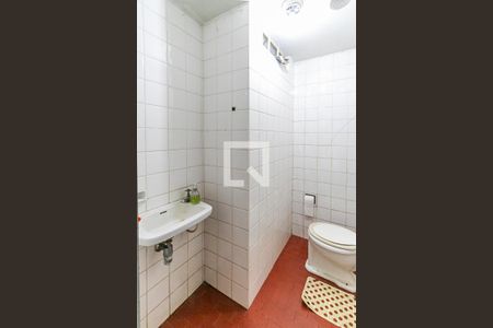 Casa à venda com 231m², 3 quartos e 2 vagas Casa à venda com 231m², 3 quartos e 2 vagasBanheiro de Serviço