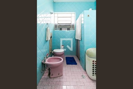 Casa à venda com 231m², 3 quartos e 2 vagas Casa à venda com 231m², 3 quartos e 2 vagasBanheiro Social