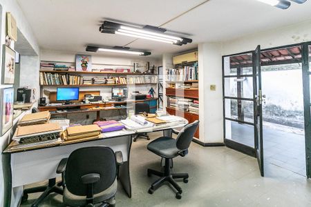 Casa à venda com 231m², 3 quartos e 2 vagas Casa à venda com 231m², 3 quartos e 2 vagasEscritório