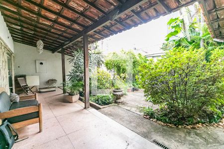 Varanda de casa à venda com 3 quartos, 231m² em Sagrada Família, Belo Horizonte