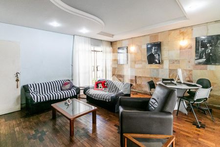 Sala de casa à venda com 3 quartos, 231m² em Sagrada Família, Belo Horizonte