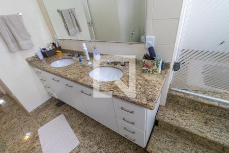 Apartamento à venda com 218m², 3 quartos e 3 vagasBanheiro da suíte 1