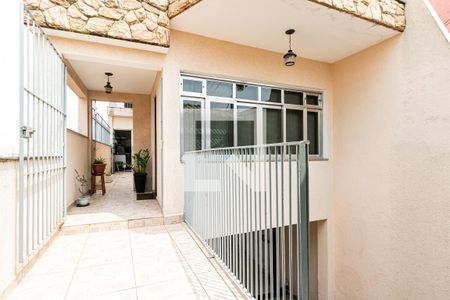Casa à venda com 168m², 3 quartos e 5 vagas Casa à venda com 168m², 3 quartos e 5 vagasEntrada