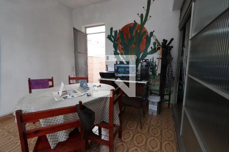 Casa à venda com 282m², 2 quartos e 6 vagas