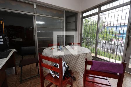 Casa à venda com 282m², 2 quartos e 6 vagas