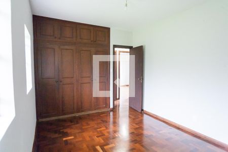 Casa à venda com 452m², 5 quartos e 3 vagasquarto 3