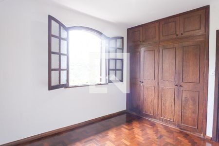 Casa à venda com 452m², 5 quartos e 3 vagasquarto 1