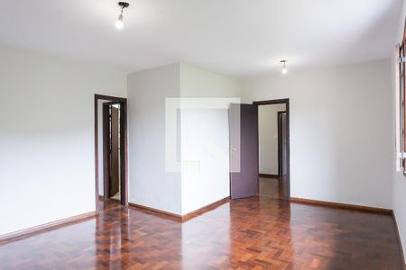 Casa à venda com 452m², 5 quartos e 3 vagassuite 