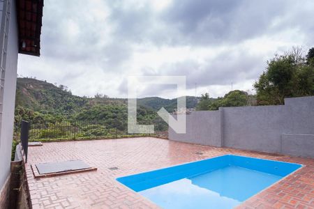 Casa à venda com 452m², 5 quartos e 3 vagasPiscina