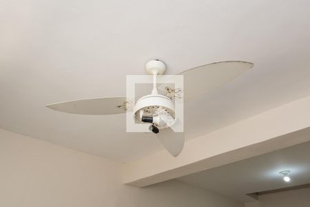 Sala de casa à venda com 2 quartos, 110m² em Brás de Pina, Rio de Janeiro