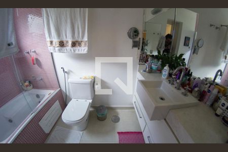 Banheiro de casa de condomínio à venda com 3 quartos, 180m² em Vila São Silvestre, São Paulo