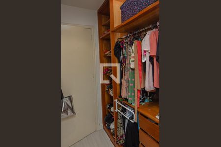 Apartamento à venda com 110m², 3 quartos e 2 vagasCloset da suíte 2