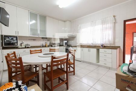 Casa à venda com 225m², 3 quartos e 2 vagasCozinha