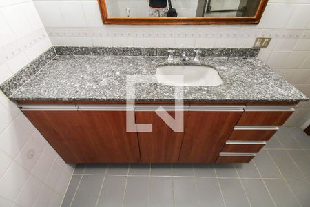 Casa à venda com 225m², 3 quartos e 2 vagasBanheiro