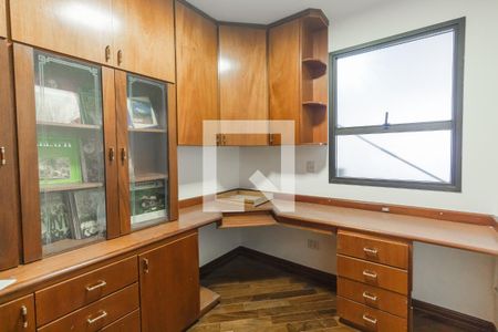 Apartamento à venda com 186m², 3 quartos e 2 vagas Apartamento à venda com 186m², 3 quartos e 2 vagasEscritório