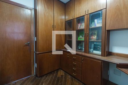 Apartamento à venda com 186m², 3 quartos e 2 vagas Apartamento à venda com 186m², 3 quartos e 2 vagasEscritório