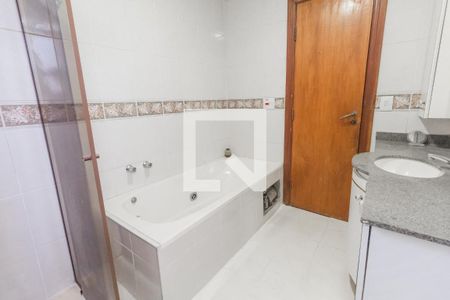 Apartamento à venda com 186m², 3 quartos e 2 vagas Apartamento à venda com 186m², 3 quartos e 2 vagasBanheiro da Suíte