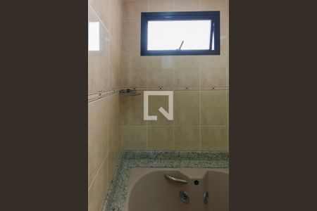 Apartamento para alugar com 260m², 4 quartos e 4 vagas Apartamento para alugar com 260m², 4 quartos e 4 vagasBanheiro da Suíte 1