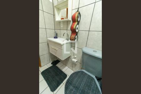 Banheiro de apartamento para alugar com 2 quartos, 47m² em Jardim Amaral, Itaquaquecetuba