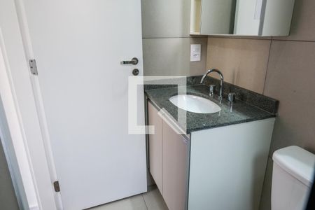 Banheiro de apartamento para alugar com 1 quarto, 25m² em Pinheiros, São Paulo