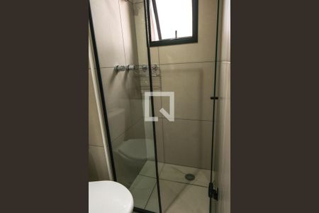 Banheiro de apartamento para alugar com 1 quarto, 25m² em Pinheiros, São Paulo
