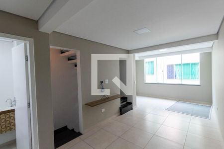 Sala de casa de condomínio à venda com 2 quartos, 119m² em Vila Talarico, São Paulo