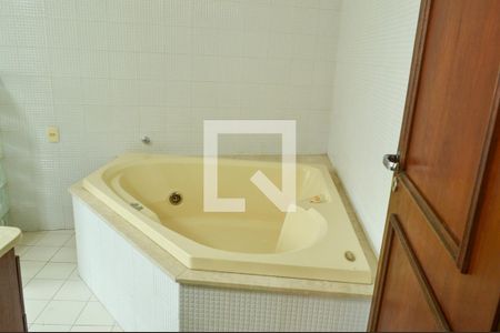 Casa à venda com 250m², 3 quartos e 2 vagas Casa à venda com 250m², 3 quartos e 2 vagasBanheiro da Suíte 1