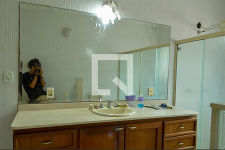 Casa à venda com 250m², 3 quartos e 2 vagas Casa à venda com 250m², 3 quartos e 2 vagasBanheiro da Suíte 1