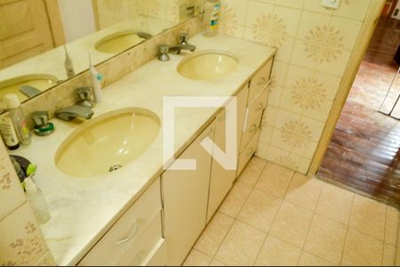 Casa à venda com 250m², 3 quartos e 2 vagas Casa à venda com 250m², 3 quartos e 2 vagasBanheiro da Suíte 3