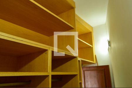 Casa à venda com 250m², 3 quartos e 2 vagas Casa à venda com 250m², 3 quartos e 2 vagasCloset da Suíte 1