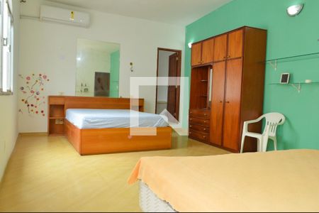 Casa à venda com 250m², 3 quartos e 2 vagas Casa à venda com 250m², 3 quartos e 2 vagasSuíte 1