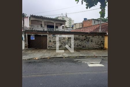 Casa à venda com 250m², 3 quartos e 2 vagas Casa à venda com 250m², 3 quartos e 2 vagasFachada