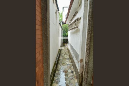 Casa à venda com 250m², 3 quartos e 2 vagas Casa à venda com 250m², 3 quartos e 2 vagasEntrada de Serviço