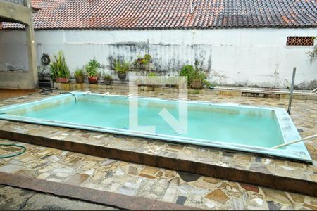 Casa à venda com 250m², 3 quartos e 2 vagas Casa à venda com 250m², 3 quartos e 2 vagasPiscina