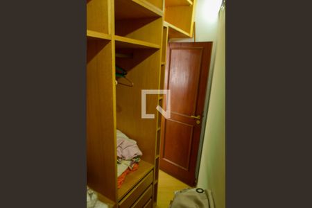 Casa à venda com 250m², 3 quartos e 2 vagas Casa à venda com 250m², 3 quartos e 2 vagasCloset da Suíte 1