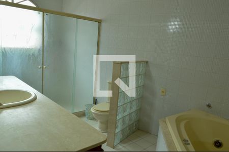 Casa à venda com 250m², 3 quartos e 2 vagas Casa à venda com 250m², 3 quartos e 2 vagasBanheiro da Suíte 1