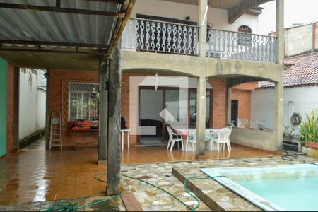 Casa à venda com 250m², 3 quartos e 2 vagas Casa à venda com 250m², 3 quartos e 2 vagasVaranda