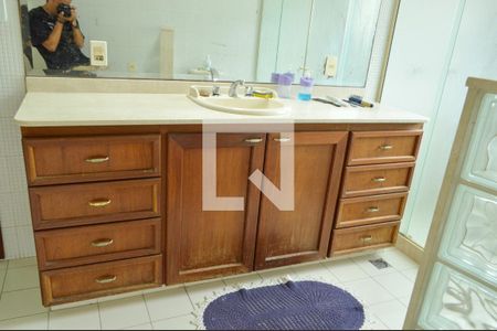 Casa à venda com 250m², 3 quartos e 2 vagas Casa à venda com 250m², 3 quartos e 2 vagasBanheiro da Suíte 1