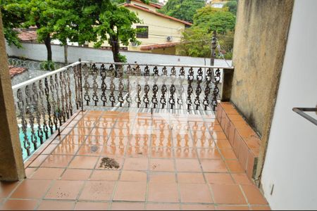 Casa à venda com 250m², 3 quartos e 2 vagas Casa à venda com 250m², 3 quartos e 2 vagasVaranda da Suíte 3