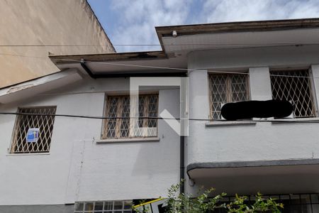 Casa à venda com 166m², 2 quartos e 1 vaga Casa à venda com 166m², 2 quartos e 1 vagaFachada