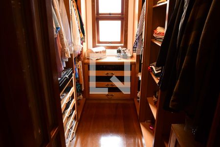 Casa de condomínio para alugar com 750m², 4 quartos e 8 vagasCloset da suíte 2