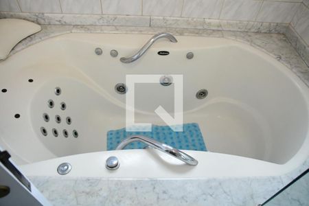 Casa de condomínio para alugar com 750m², 4 quartos e 8 vagasbanheiro da suíte 1 