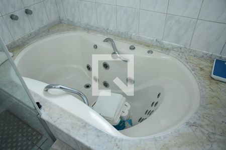 Casa de condomínio para alugar com 750m², 4 quartos e 8 vagasBanheiro da Suíte 2