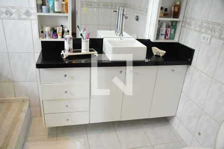 Casa de condomínio para alugar com 750m², 4 quartos e 8 vagasbanheiro da suíte 1 