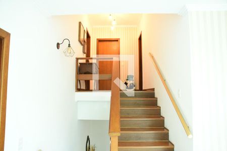 Casa de condomínio para alugar com 750m², 4 quartos e 8 vagasEscada